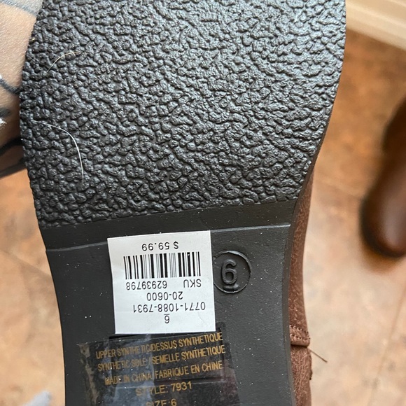 Tall brown boots - Picture 6 of 6